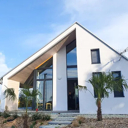 Wine & Space At Balaton Appartamento *