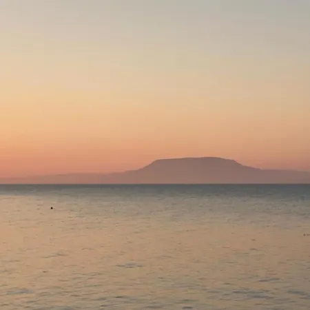 Wine & Space At Balaton Appartamento *